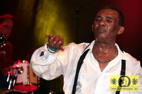 Ken Boothe (Jam) and The Caroloregians - Potsdamer Ska Festival - Lindenpark, Potsdam 12. Juli 2008 (14).jpg